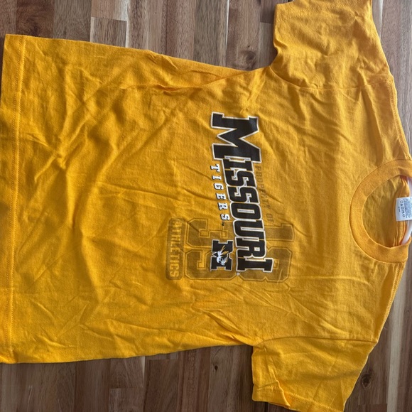 NWOT Kids Missouri Tigers College Fan Yellow T-Shirt-medium - Picture 1 of 1